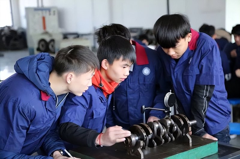 技工学校招生：技能之光点亮未来之路